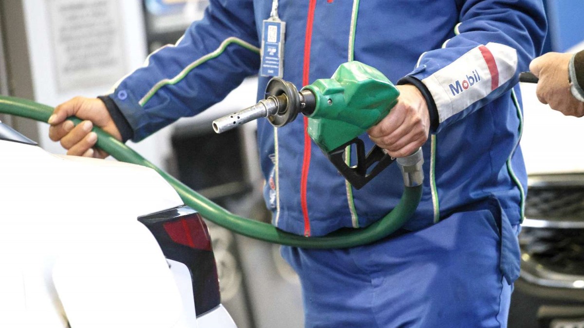 Tras anuncio de alza de los combustibles: ¿Dónde está la bencina más barata en Santiago?