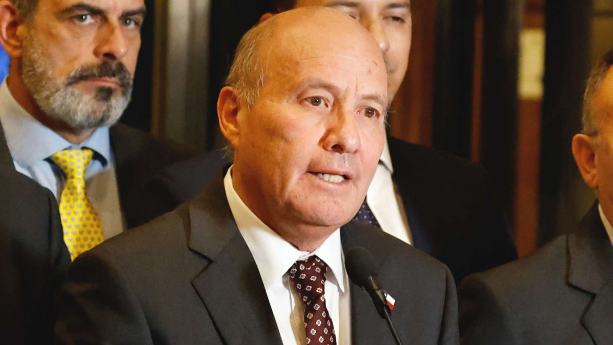 'Jamás ocuparía una palabra como esa': Ministro Quiroz se desmarca de publicación del Gobierno que acusaba la 'quiebra' del Estado
