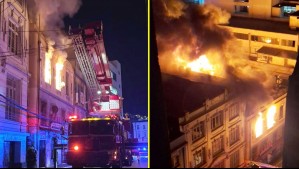 Incendio afecta a emblemático restaurante de Valparaíso: Bomberos trabaja en controlar el fuego