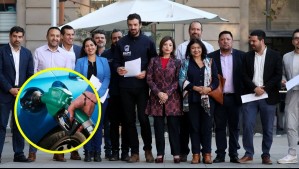 Alcaldes llegan a La Moneda para entregar carta en rechazo al alza de las bencinas