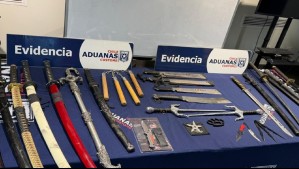 Linchacos, shuriken y katanas: Aduanas entrega al Ejército armas marciales incautadas en procedimientos