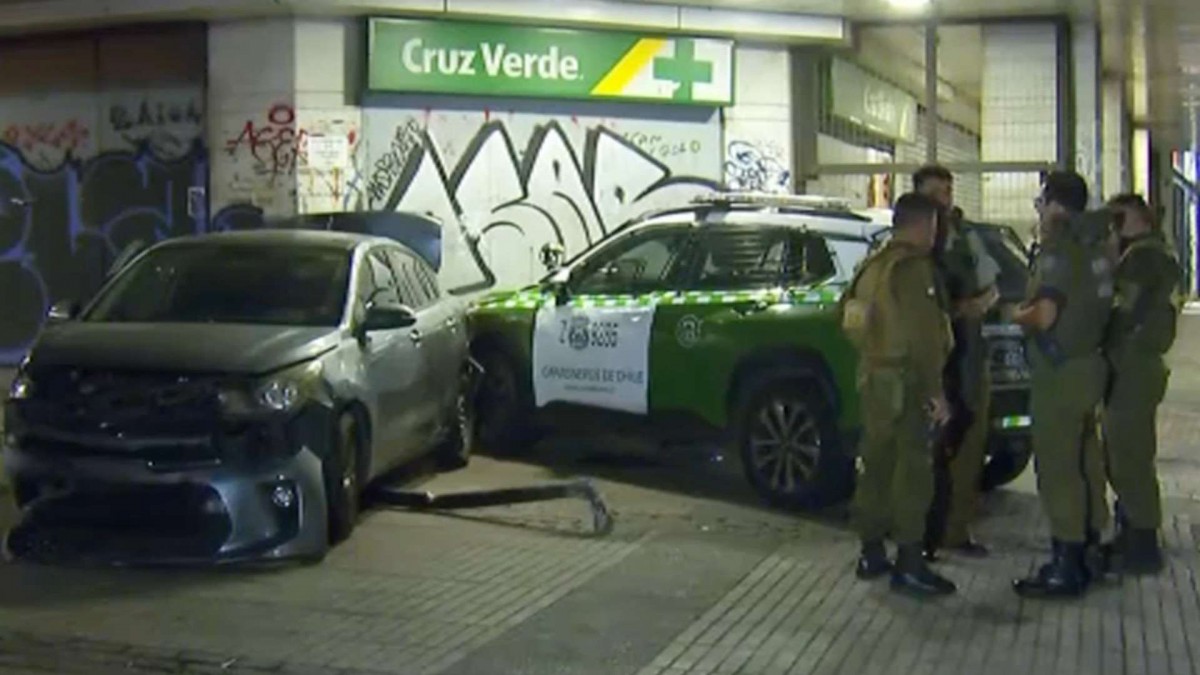 Robo a farmacia en Las Condes termina con dos detenidos tras persecución y colisión en Recoleta