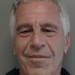 Las víctimas del fallecido delincuente sexual Jeffrey Epstein demandaron el jueves al gobierno de Estados Unidos y a Google por divulgar sus identidades en una gran cantidad de documentos publicados en línea. ¡Detalles!