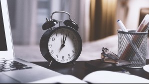 Queda poco para cambio de hora: ¿Se atrasan o adelantan los relojes?