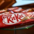 En un hecho insólito, la compañía suiza Nestlé denunció el robo de 12 toneladas de chocolates KitKat en Europa, indicando que el camión y la carga llevan una semana desaparecidos. ¡Detalles!