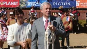 Presidente Kast participa en la final del rodeo y llama a 'hacer que Chile vuelva a crecer'