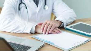 Contraloría detecta que más de 6 mil funcionarios públicos con licencia médica trabajaron en empresas privadas