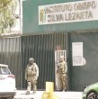 La madre del adolescente que redujo al estudiante que asesinó a una inspectora en Calama afirmó que no quiere que tilden a su hijo de héroe y entregó detalles de lo ocurrido Revisa sus declaraciones.