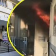Un incendio afecta este martes al Liceo José Victorino Lastarria, ubicado en la comuna de Providencia, luego de que un grupo de estudiantes encapuchados lanzara una bomba molotov al interior del recinto educacional.