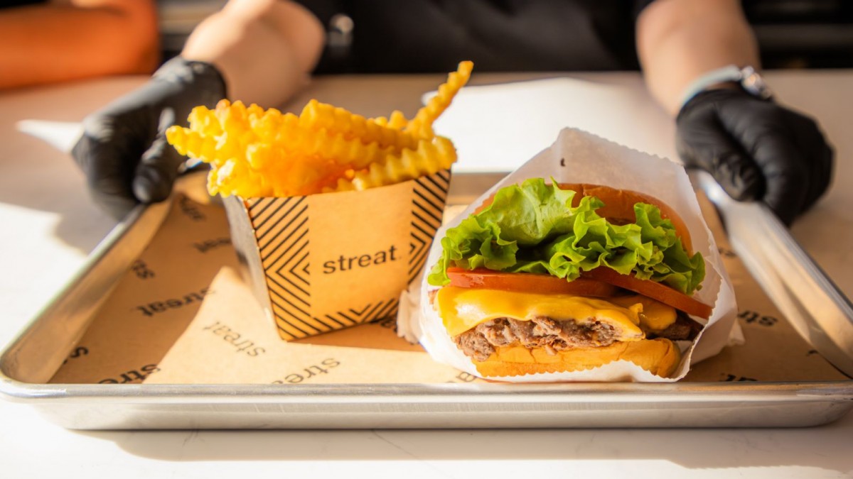 Cadena de hamburguesas abre nuevo local y seguirá expansión en dos regiones: ¿Dónde se instalará?