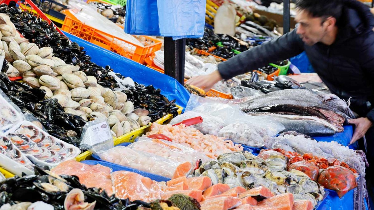 ¿Comerás pescados y mariscos en Semana Santa? Las claves para evitar intoxicaciones y comprar productos frescos