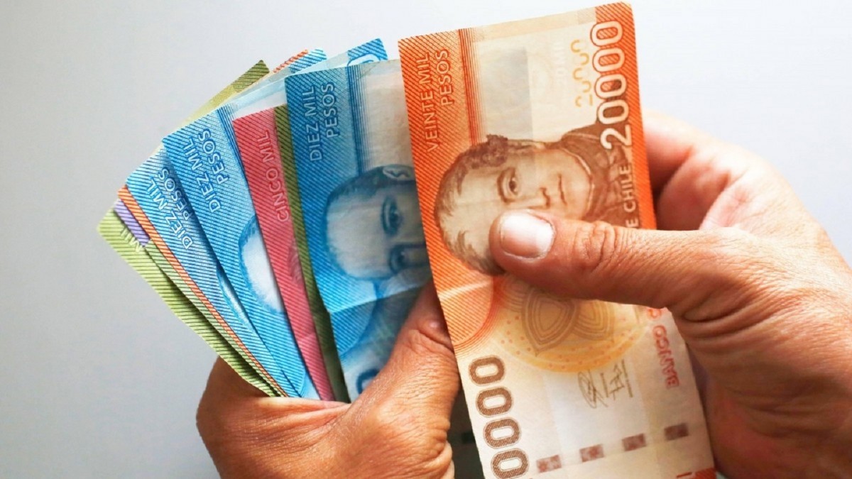 Gobierno anunció bono de $100 mil ante alza de combustibles: ¿Para quienes está dirigido el nuevo aporte?