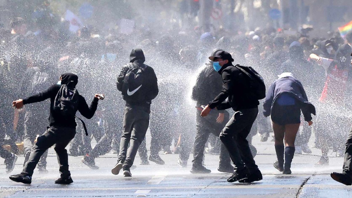 Evalúan expulsar a extranjeros detenidos en marcha estudiantil