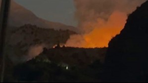 Declaran alerta roja para San José de Maipo por incendio forestal: Está cercano a sectores poblados