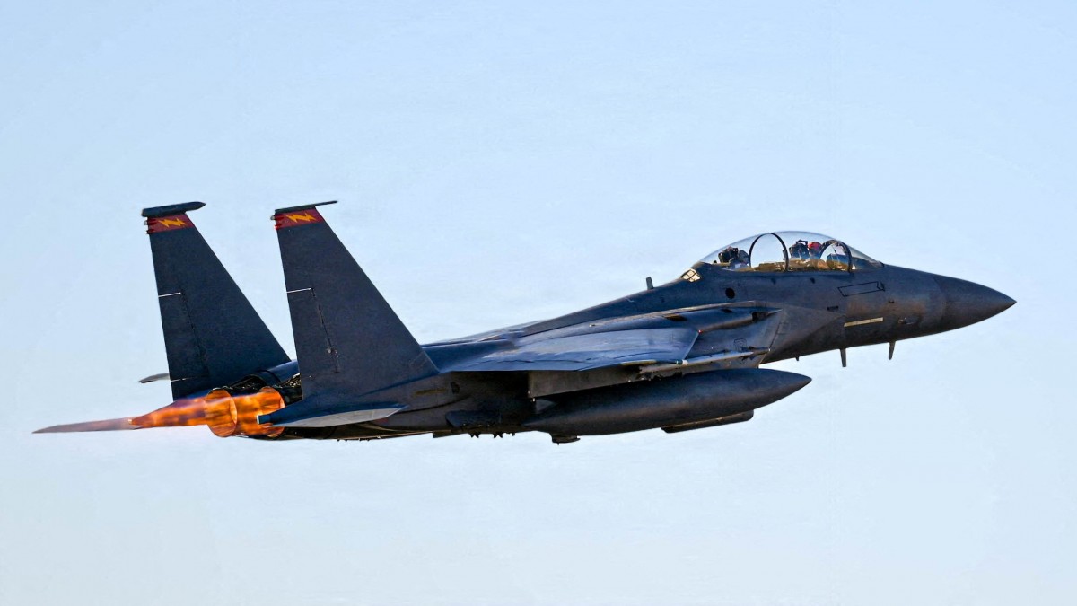 Avión de combate estadounidense es derribado en Irán