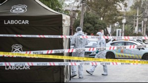 Suben a 4 los fallecidos tras noche de homicidios en la Región Metropolitana: Encontraron a persona sin vida en la vía pública