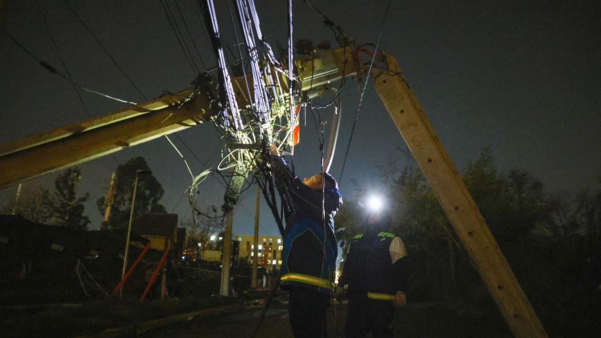 Hasta seis horas sin suministro eléctrico: Sectores de dos comunas de la RM estarán sin luz este sábado 4 de abril