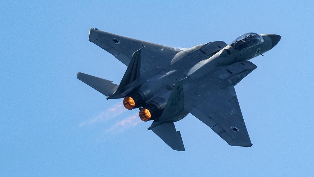 Caída de avión estadounidense en Irán: Régimen ofrece 'recompensa generosa' por piloto que es buscado intensamente por EEUU