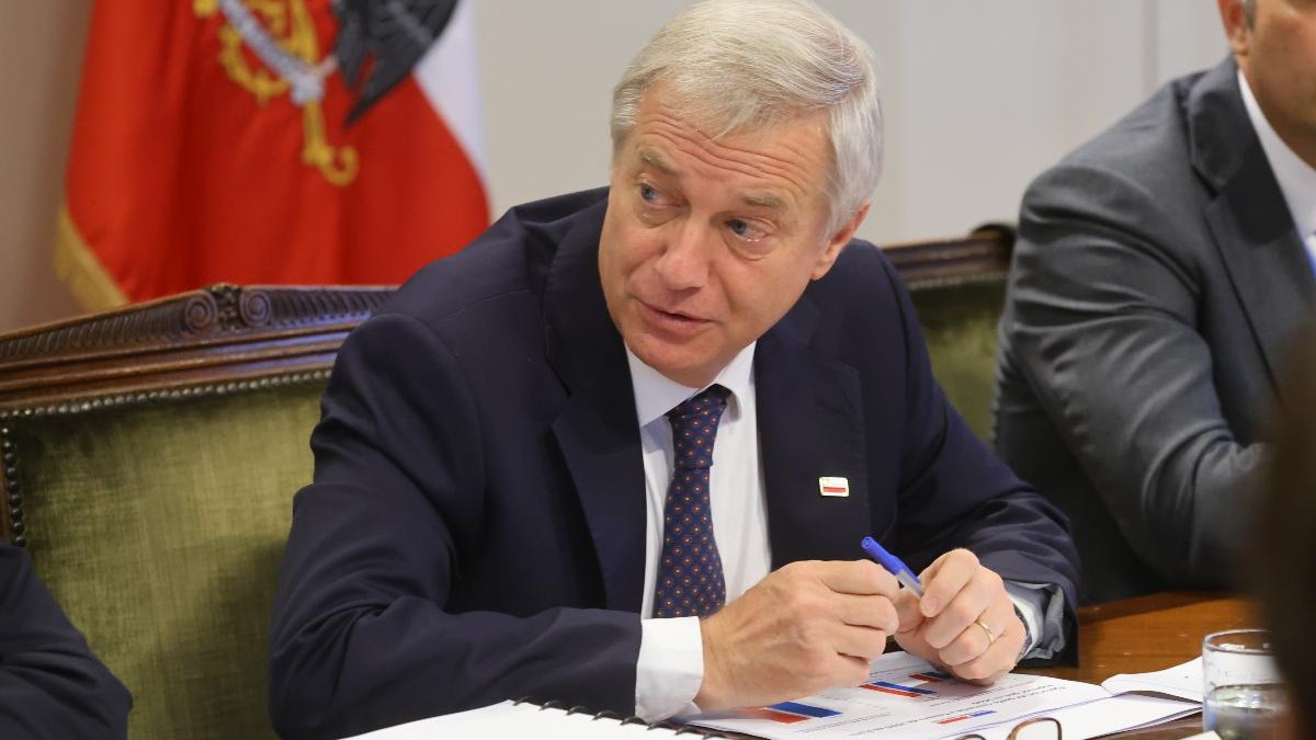 Cadem: José Antonio Kast sigue aumentando su desaprobación y un 59% considera a la inflación como principal problema económico