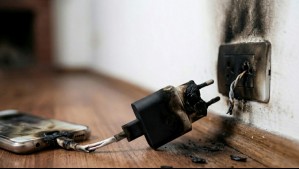 Podría provocar quemaduras e incendios: SERNAC emite alerta por fallas en cargador de celulares