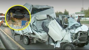 Violento choque en General Velásquez: Furgón de panadería terminó incrustado en remolque de camión