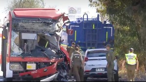 Grave accidente en Pudahuel: Bus con pasajeros choca de frente con camión y deja un muerto y varios lesionados