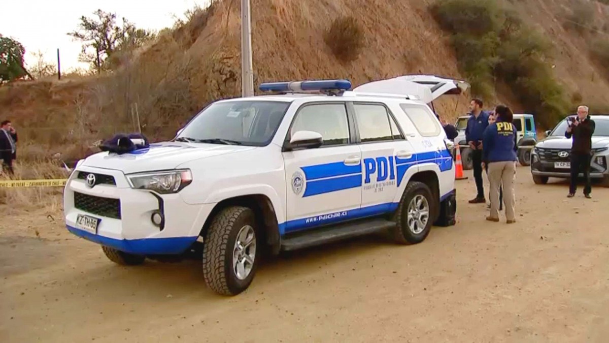 Estaba maniatado y tenía impactos de bala: Investigan hallazgo de cuerpo junto a la Ruta 68 en Curacaví