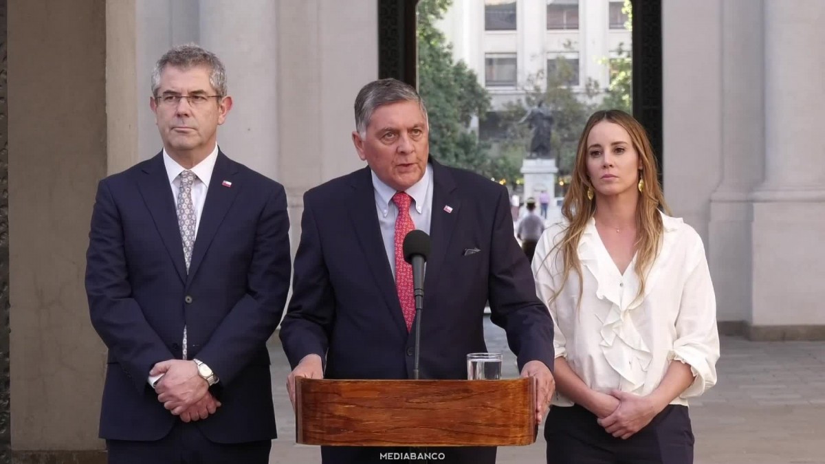 'Este gobierno no se va a amedrentar': Ministro Alvarado condena agresión a ministra Lincolao en Universidad Austral