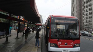 De Grange niega reducción de buses en Santiago y acusa 'campaña con motivación política'
