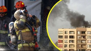 Incendio afecta al piso 10 de un edificio en Independencia: Bomberos trabaja para contener el fuego