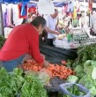 Con el cambio de estación, comienza a notarse el aumento en los precios de frutas y verduras. Sin embargo, este año el fenómeno no se limita solo a factores estacionales, ya que el alza en los combustibles también está impactando los costos.
