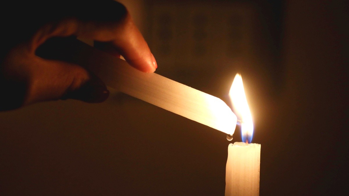 Hasta seis horas sin suministro: Corte de luz afectará a sectores de tres comunas de la RM este sábado 11 de abril