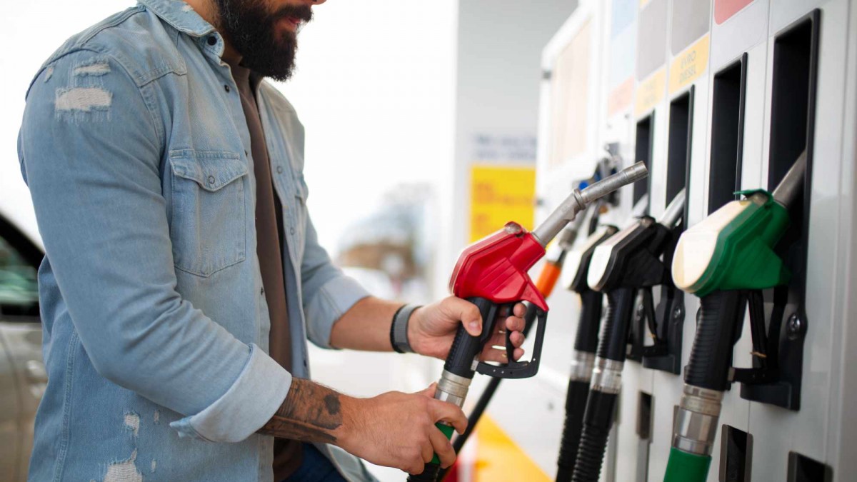 ¿Cuánto subirían las bencinas este jueves?: Centro de Investigación hace proyección ante eventual nueva alza