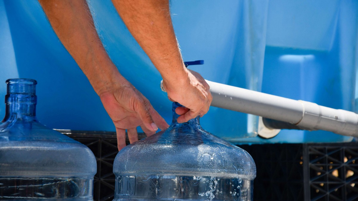 Hasta 11 horas sin suministro: Revisa los cortes de aguas que afectarán a dos comunas de Santiago este martes