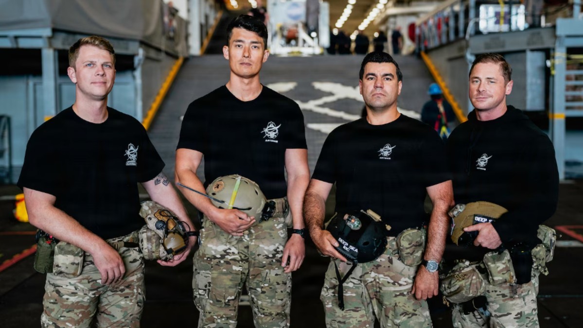 Primer contacto Artemis II: los integrantes del equipo médico de recuperación encargado de recibir a los astronautas