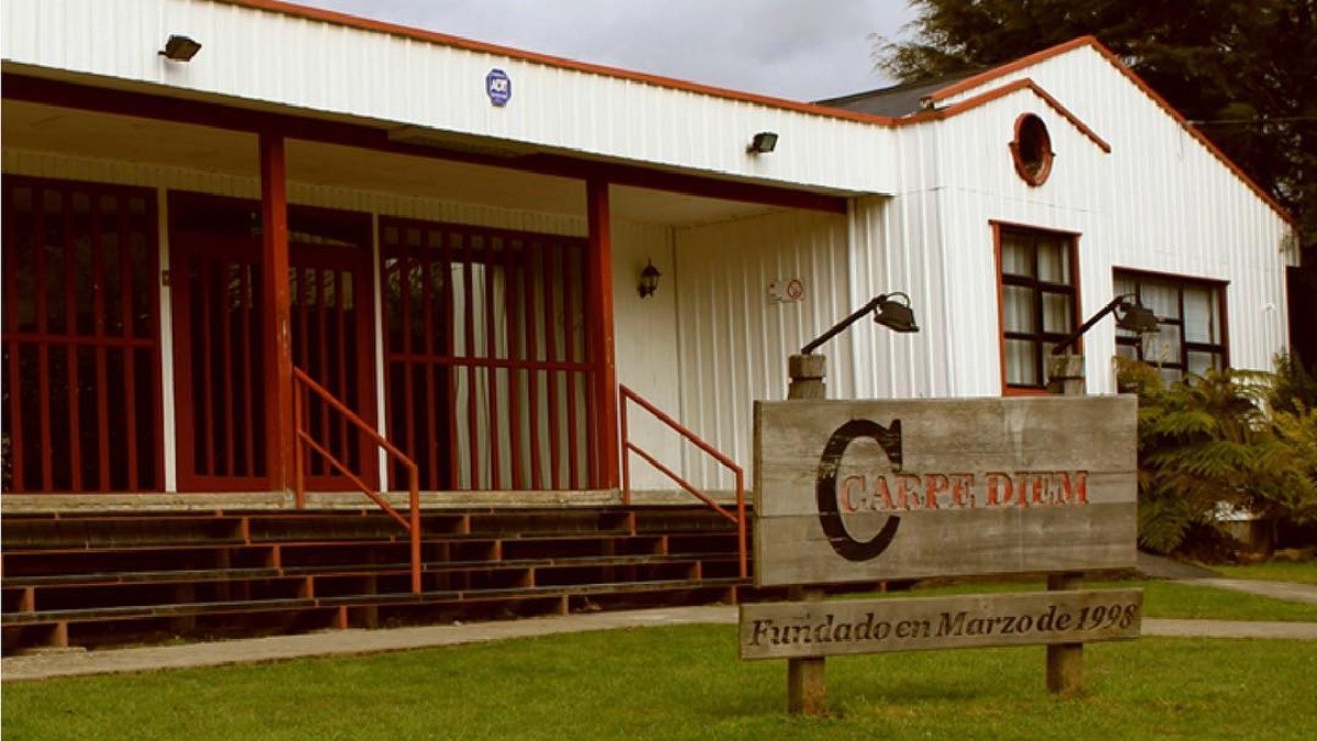 Estudiante quemó rostro de su compañera con desodorante y encendedor en colegio de Castro: Esto dijo el establecimiento