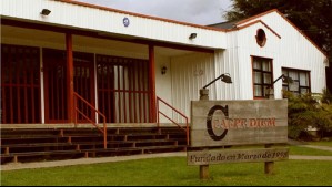 Estudiante quemó rostro de su compañera con desodorante y encendedor en colegio de Castro: Esto dijo el establecimiento