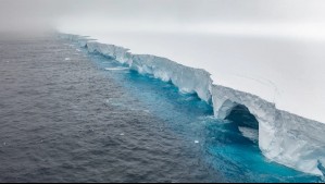 Pronto cumpliría 40 años: el iceberg más grande del mundo acaba de romperse en pedazos cerca de Argentina