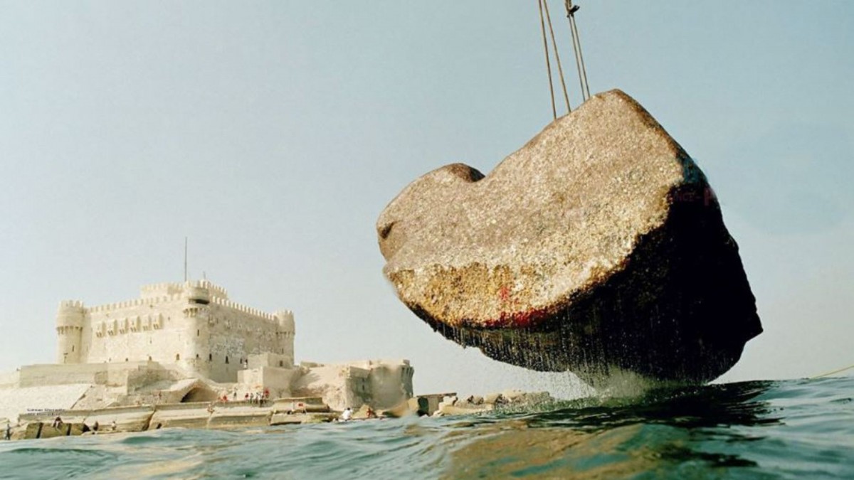 Arqueólogos rescatan de las profundidades del mar los restos de una de las 7 maravillas del mundo: Un símbolo de la ingeniería