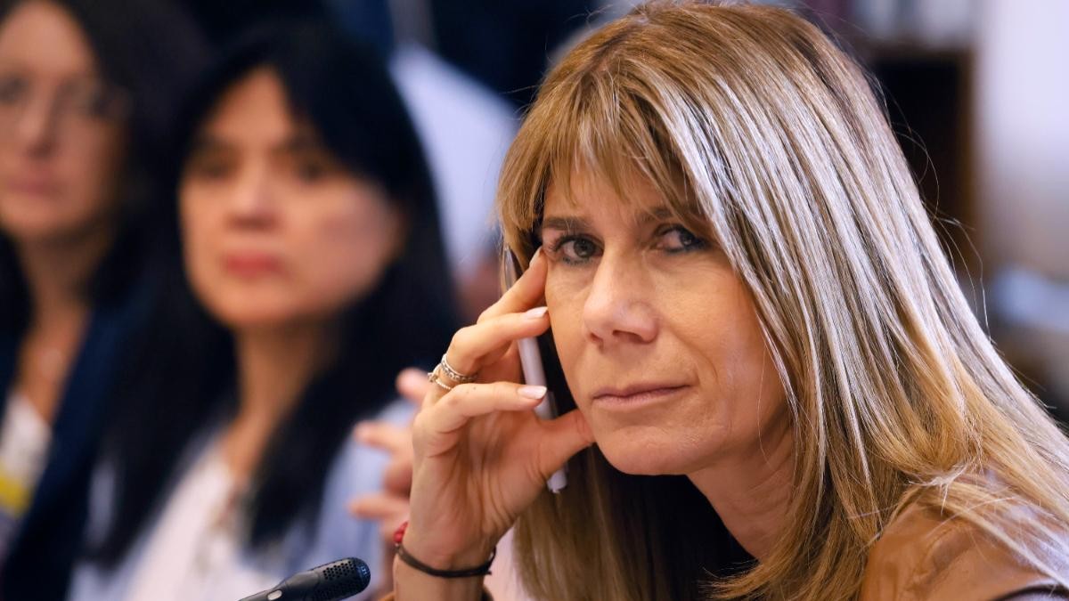 'Eso de vieja': La respuesta de la Ministra Ximena Rincón tras ser insultada en el inicio de charla universitaria