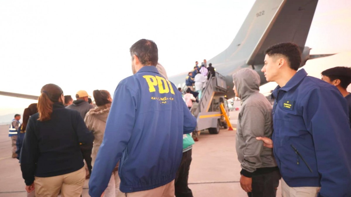 Expulsión de migrantes irregulares en Chile se realizará cada 15 días: ¿Cuánto costará cada vuelo?