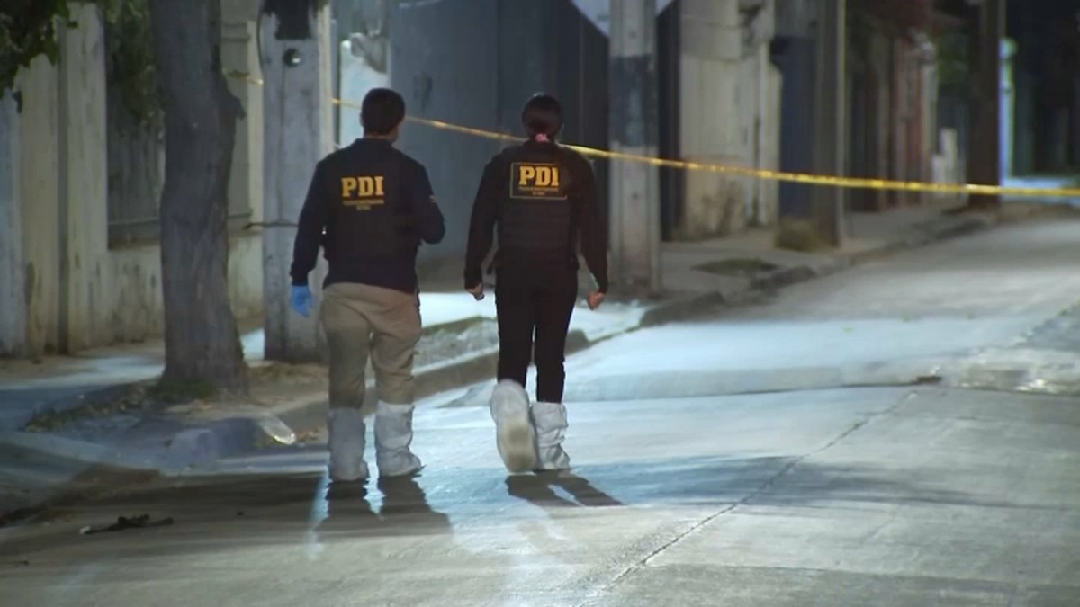 Investigan muerte de hombre que ingresó a la fuerza a un vehículo y abordó a un padre y su hijo