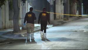 Investigan muerte de hombre que ingresó a la fuerza a un vehículo y abordó a un padre y su hijo