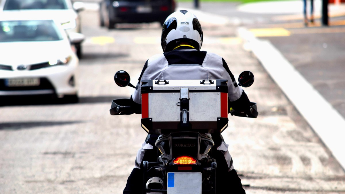 SERNAC emite alerta de seguridad por motocicleta vendida en Chile entre 2019 y 2025: ¿Cuál es el modelo que presenta fallas?