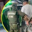 Carabineros detuvo a cuatro hombres en El Bosque tras sorprenderlos descargando cajas de shampoo robadas de un camión en San Bernardo. La SIP recuperó la carga; los detenidos, con antecedentes, fueron puestos a disposición de la Fiscalía.