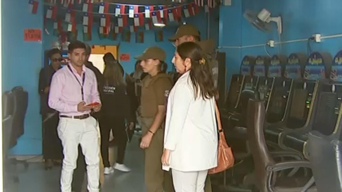 Casino clandestino clausurado seguía funcionando en Maipú: 52 máquinas operaban al interior del recinto