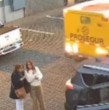 La Fiscalía investiga el atropello de un camión de valores a dos mujeres en el estacionamiento de Falabella en Pucón. Una de las víctimas quedó en riesgo vital y el conductor fue detenido mientras se realizan peritajes de la SIAT.