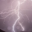 Este viernes, la Dirección Meteorológica de Chile (DMC) emitió dos avisos, uno por viento normal a moderado y otro por probables tormentas eléctricas que afectarán a zonas de cuatro regiones del país durante el fin de semana. ¡Detalles!