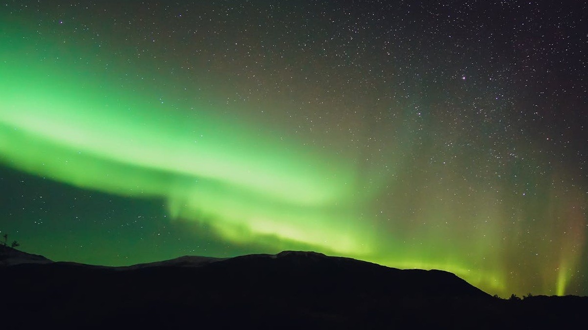 Gran agujero en la atmósfera del Sol deja ver un espectáculo de auroras boreales en Estados Unidos este fin de semana