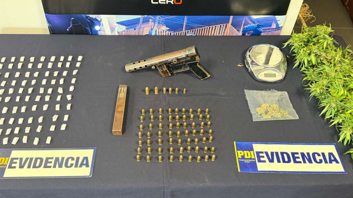 Incautan subametralladora en operativo antidrogas cerca de plaza y colegio en Pudahuel